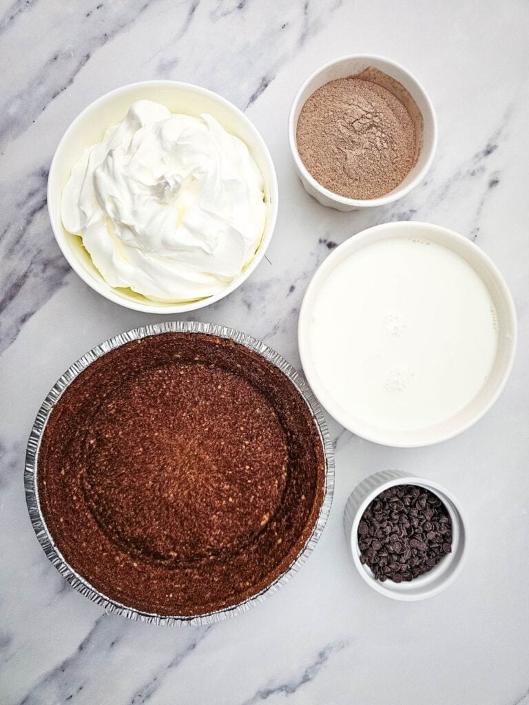 Ingredients of of chocolate pudding pie.
