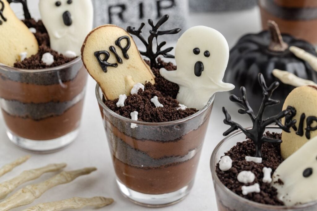 graveyard pudding cups
