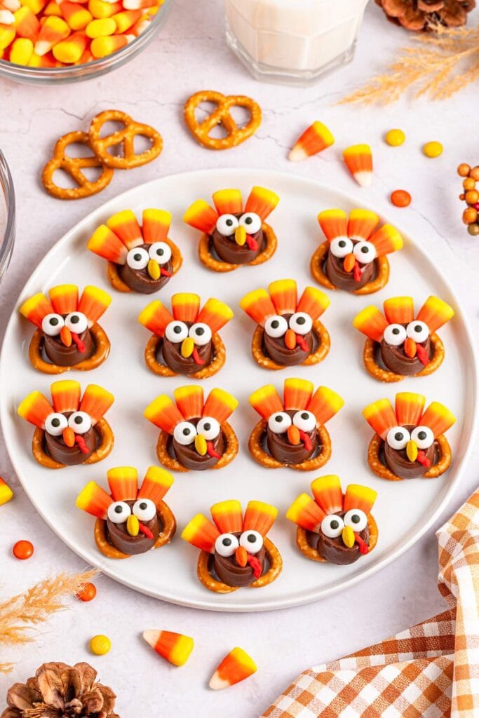 Rolo Pretzel Turkeys on a plate.