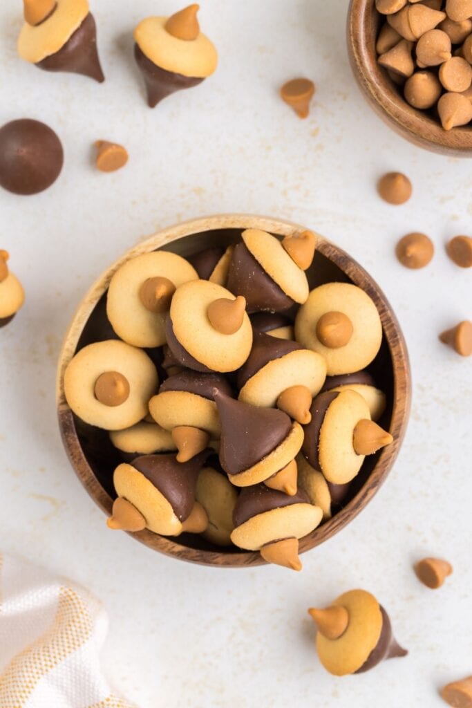 Acorn cookies in a wooden bowl.