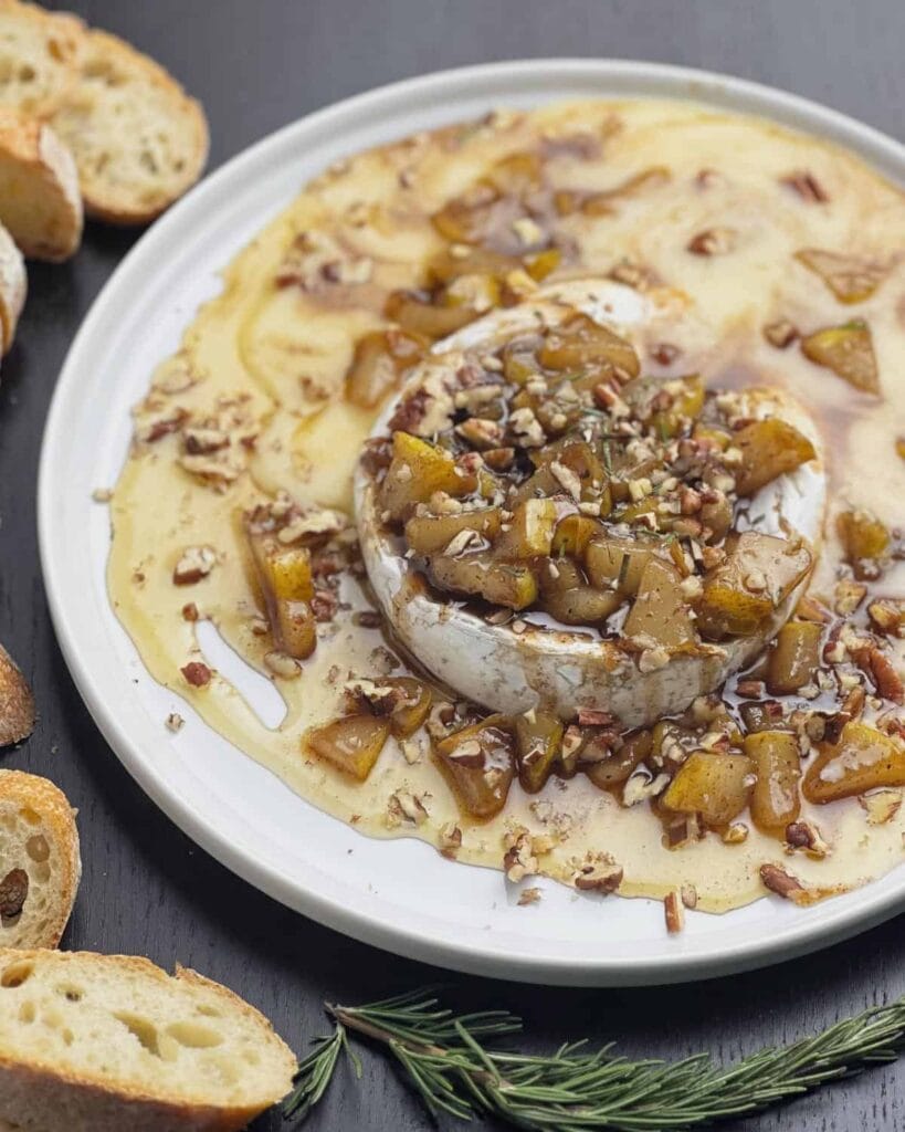 Baked brie with spiced pears in a bowl.