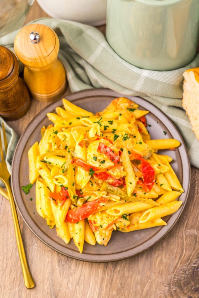 Crockpot chicken fajita pasta on a plate.