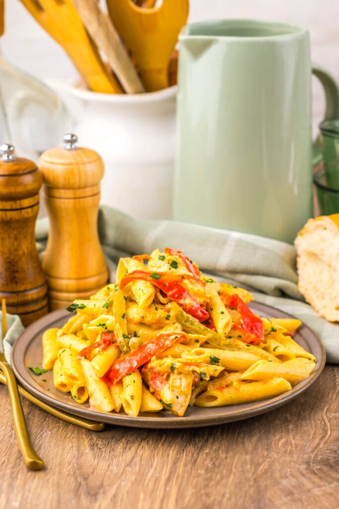 Crockpot chicken fajita pasta on a plate.