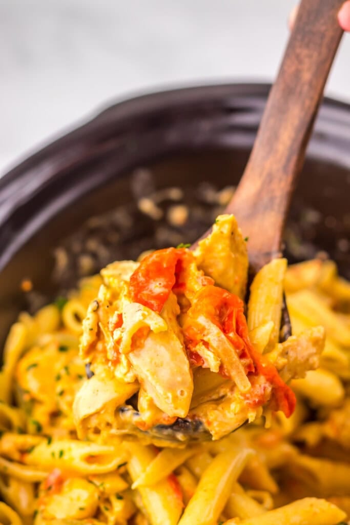 Crockpot chicken fajita pasta in a crockpot.