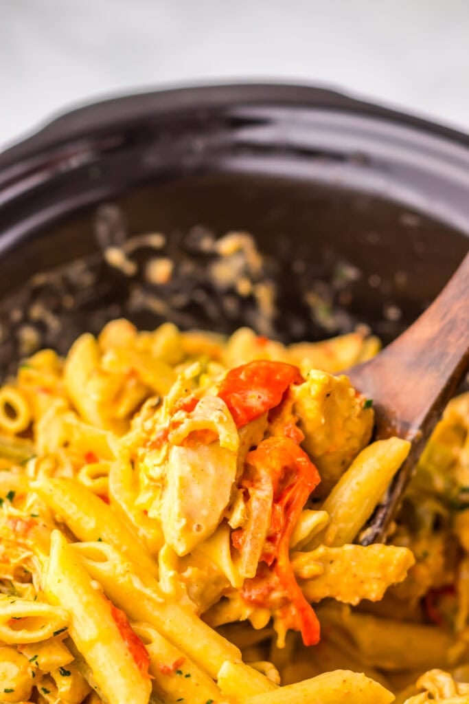 Crockpot chicken fajita pasta in a crockpot.