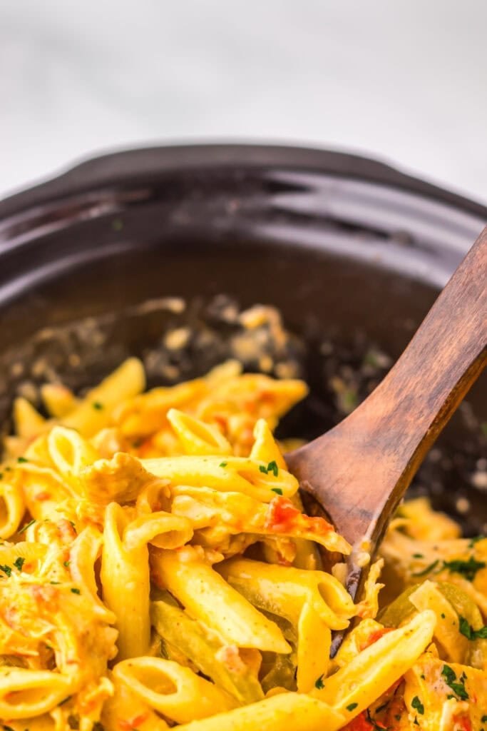 Crockpot chicken fajita pasta in a crockpot.
