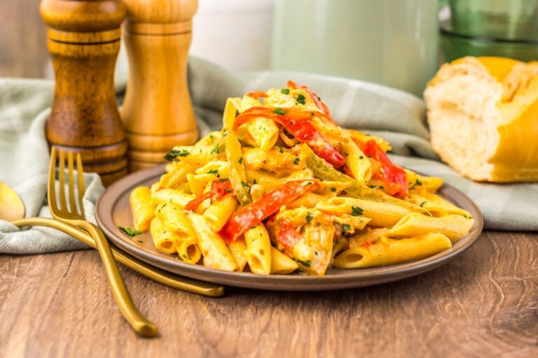 Crockpot chicken fajita pasta on a plate.