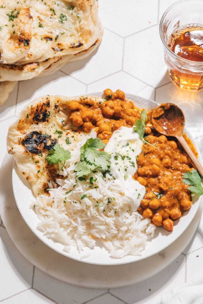 Curry chickpeas served on a plate.