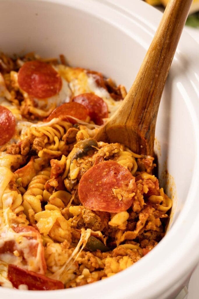 Pizza with pepperoni and pasta in a slow cooker.