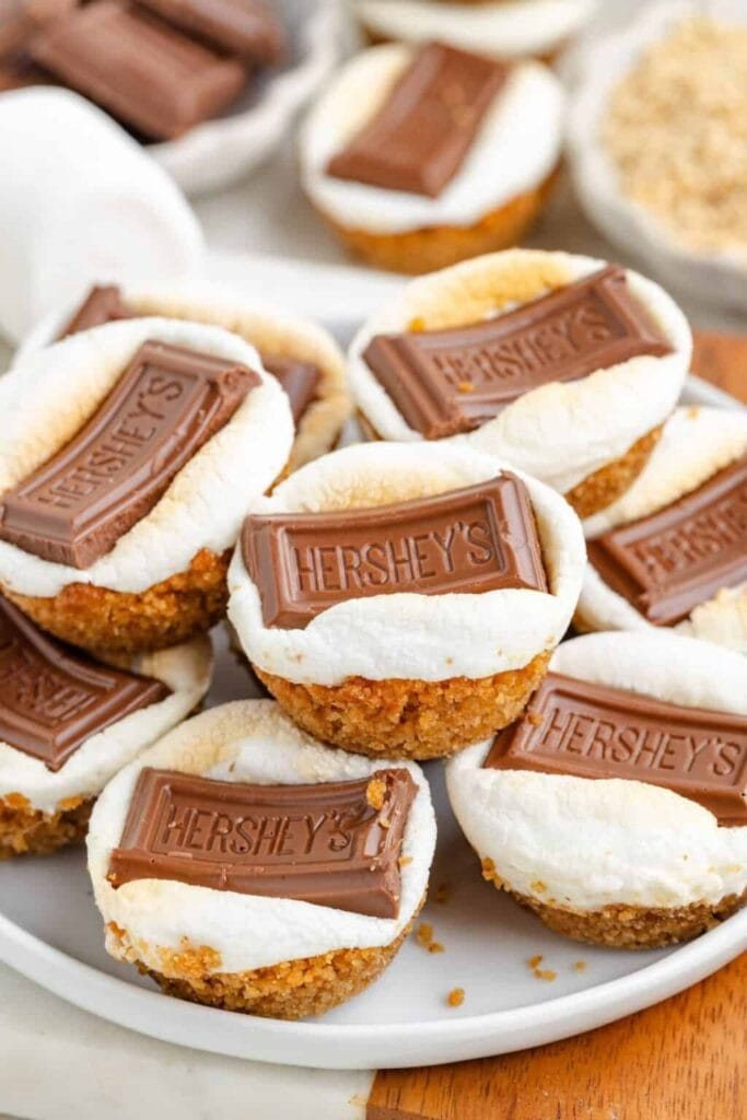 S’mores cups with chocolate and toasted marshmallows on a plate.